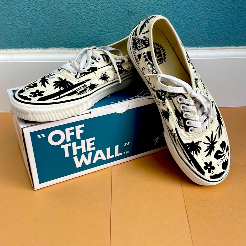 EMPLOYEE EXCLUSIVE 50 Anniversary Black and White Authentic Vans